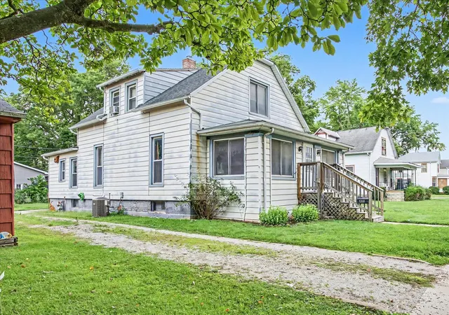 Photo 3 of Single family home for sale at 413 E Howard St, Pontiac, IL 61764 | MLS# 12729542 | Listing updated on 2026-10-06