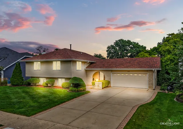 Photo 1 of Single family home for sale at 3149 Venard Rd, Downers Grove, IL 60515 | MLS# 12729628 | Listing updated on 2026-09-14