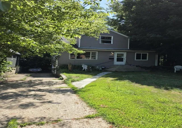Photo 1 of Sale Pending at 1307 Eastview Dr, Waukegan, IL 60085 | MLS# 12729847 | Listing updated on 2026-09-21