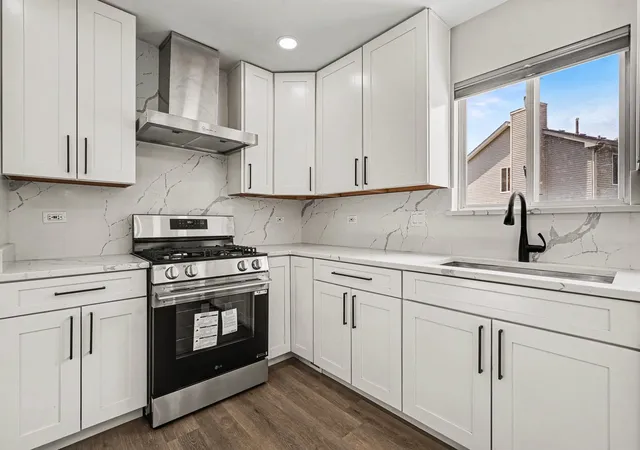 Photo 4 of Single family home for sale at 2811 Skylane Dr, Naperville, IL 60564 | MLS# 12729950 | Listing updated on 2026-09-15