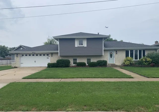 Photo 1 of Single family home for sale at 7040 W 82nd Street, Burbank, IL 60459 | MLS# 12729968 | Listing updated on 2026-09-13