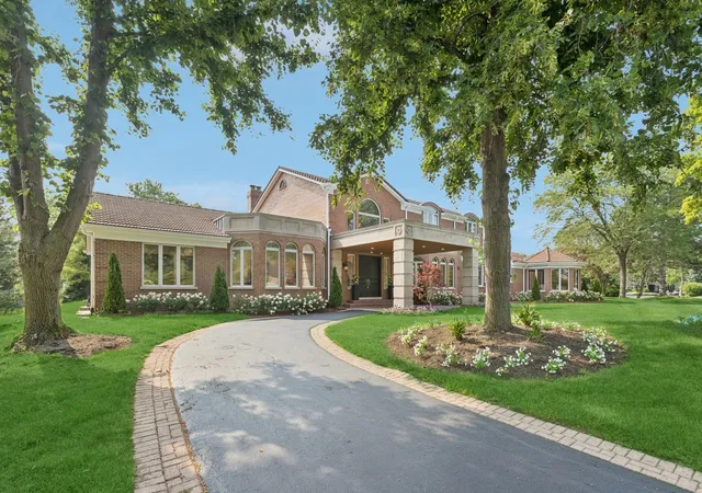 Photo 4 of Single family home for sale at 2430 Dorina Dr, Northfield, IL 60093 | MLS# 12730085 | Listing updated on 2026-09-09