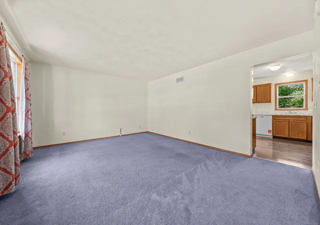 Photo 3 of Single family home for sale at 5532 Danburry Dr, Rockford, IL 61109 | MLS# 12730140 | Listing updated on 2026-09-11