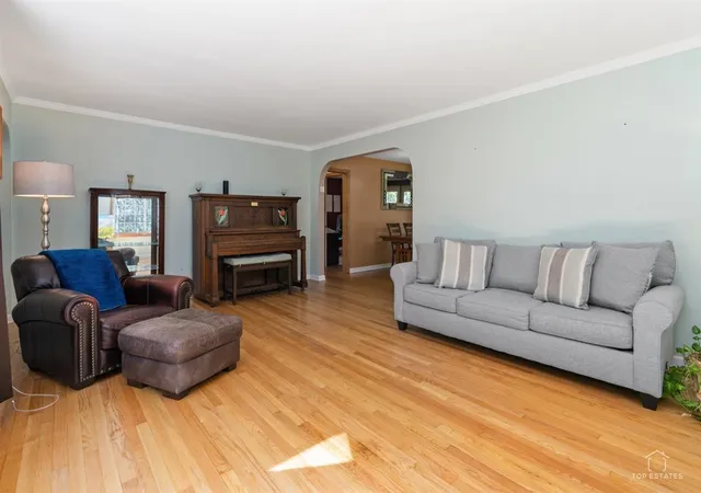Photo 4 of Single family home for sale at 100 S Wisconsin Ave, Addison, IL 60101 | MLS# 12730277 | Listing updated on 2026-09-11