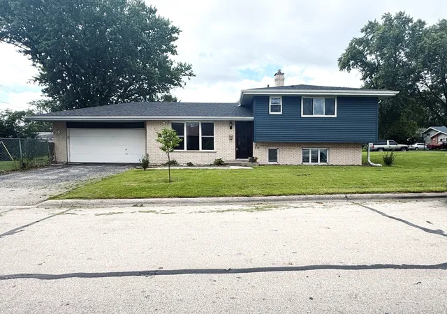 Photo 1 of Single family home for sale at 643 N Iowa Ave, Villa Park, IL 60181 | MLS# 12730297 | Listing updated on 2026-09-16
