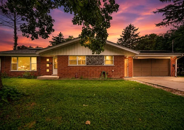 Single family home for sale at 10718 S Neenah Ave, Worth, IL 60482 | MLS# 12730851