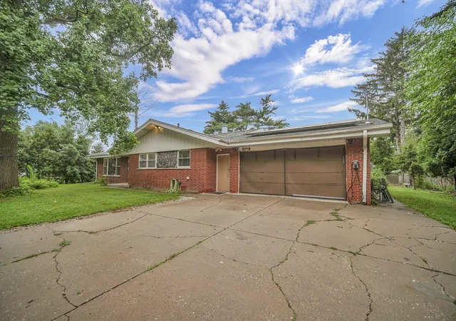 Photo 3 of Single family home for sale at 10718 S Neenah Ave, Worth, IL 60482 | MLS# 12730851 | Listing updated on 2026-10-02