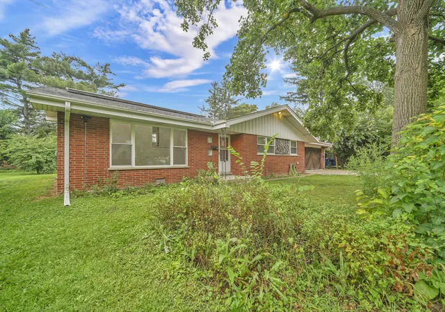 Photo 3 of Single family home for sale at 10718 S Neenah Ave, Worth, IL 60482 | MLS# 12730851 | Listing updated on 2026-10-02