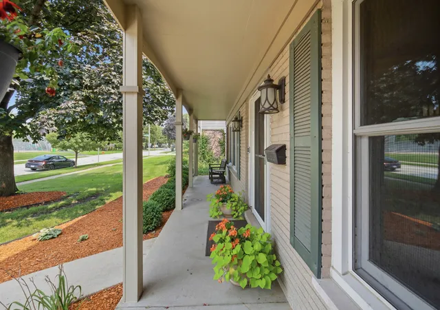 Photo 3 of Single family home for sale at 457 N Stark Dr, Palatine, IL 60074 | MLS# 12730925 | Listing updated on 2026-09-11