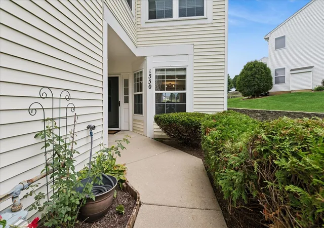 Photo 3 of Condo for sale at 1550 Meadowsedge Ln #1550, Carpentersville, IL 60110 | MLS# 12731272 | Listing updated on 2026-09-11