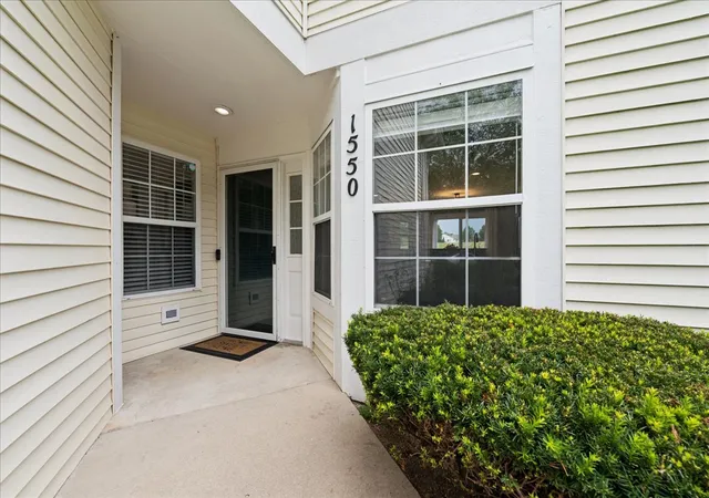 Listing Photo 4 - Condo for sale in building located at 1550 Meadowsedge Ln, Carpentersville, IL 60110 - Unit #1550