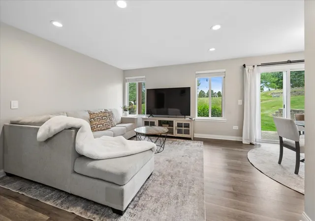 Listing Photo 5 - Condo for sale in building located at 1550 Meadowsedge Ln, Carpentersville, IL 60110 - Unit #1550