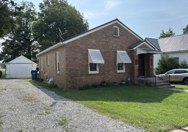 Photo 2 of Single family home for sale at 207 S Washington St, Mcleansboro, IL 62859 | MLS# 12731328 | Listing updated on 2026-10-20