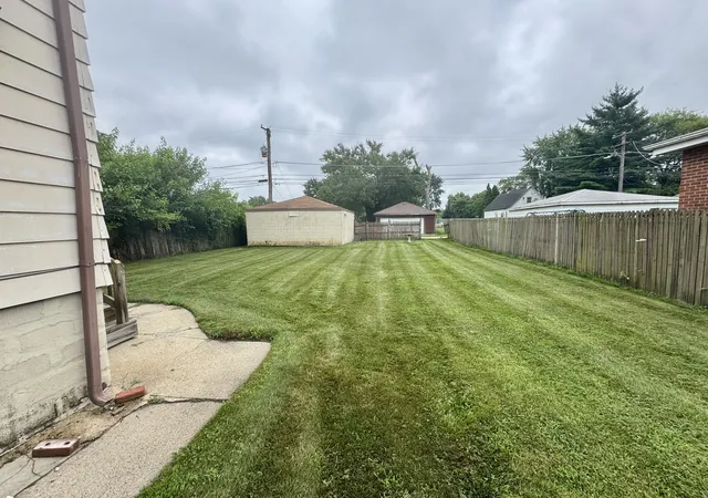 Photo 3 of Single family home for sale at 433 Hirsch Ave, Calumet City, IL 60409 | MLS# 12731717 | Listing updated on 2026-09-23