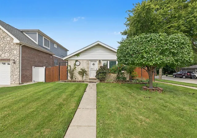 Photo 2 of Single family home for sale at 9002 S Parkside Ave, Oak Lawn, IL 60453 | MLS# 12732024 | Listing updated on 2026-09-21