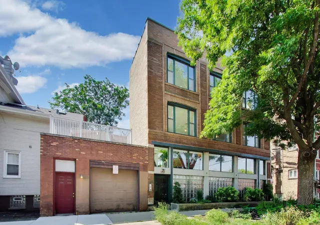 Townhouse for sale at 1757 W Sunnyside Ave #A, Chicago, IL 60640 | MLS# 12732237