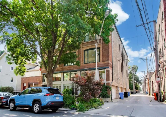 Photo 2 of Townhouse for sale at 1757 W Sunnyside Ave #A, Chicago, IL 60640 | MLS# 12732237 | Listing updated on 2026-10-08