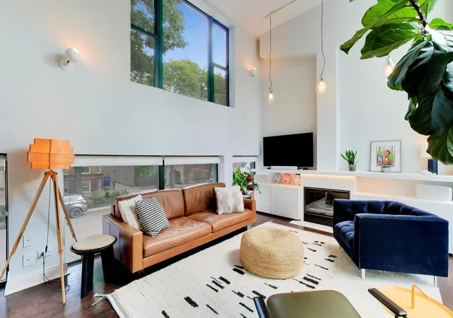 Photo 3 of Townhouse for sale at 1757 W Sunnyside Ave #A, Chicago, IL 60640 | MLS# 12732237 | Listing updated on 2026-10-08