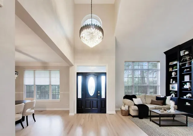 Photo 3 of Single family home for sale at 2587 Chestnut Ave, Glenview, IL 60026 | MLS# 12732393 | Listing updated on 2026-09-15