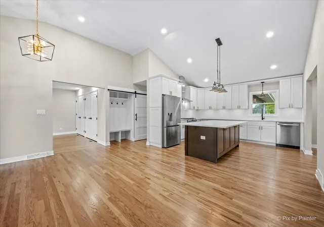 Photo 3 of Single family home for sale at 662 Orchard Ct, Roselle, IL 60172 | MLS# 12732885 | Listing updated on 2026-09-25