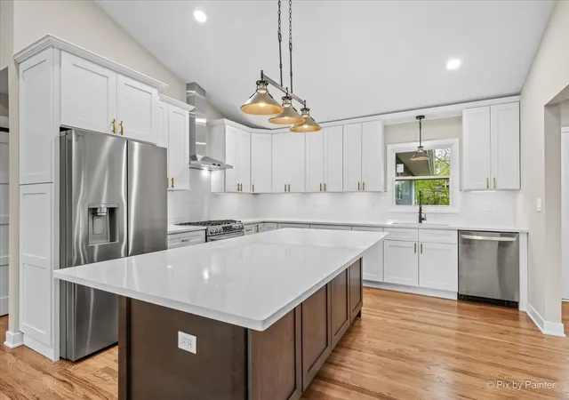 Photo 4 of Single family home for sale at 662 Orchard Ct, Roselle, IL 60172 | MLS# 12732885 | Listing updated on 2026-09-25