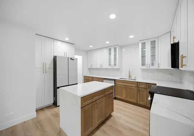 Photo 4 of Townhouse for sale at 10650 Golf Rd, Orland Park, IL 60462 | MLS# 12732952 | Listing updated on 2026-09-11