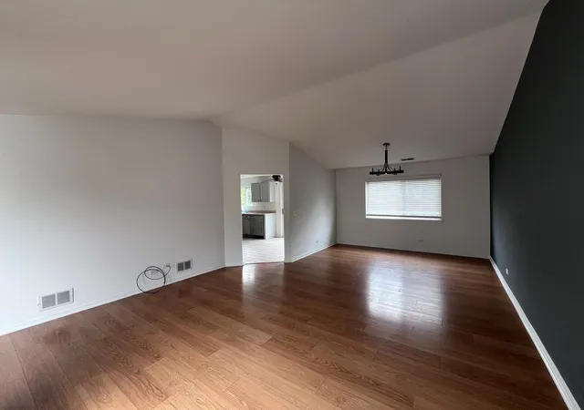 Photo 4 of Townhouse for sale at 1429 Meadowsedge Ln #1429, Carpentersville, IL 60110 | MLS# 12733051 | Listing updated on 2026-10-02