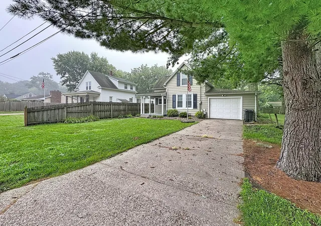 Photo 2 of Sale Pending at 1156 33rd Avenue, Moline, IL 61265 | MLS# 12733062 | Listing updated on 2026-09-15