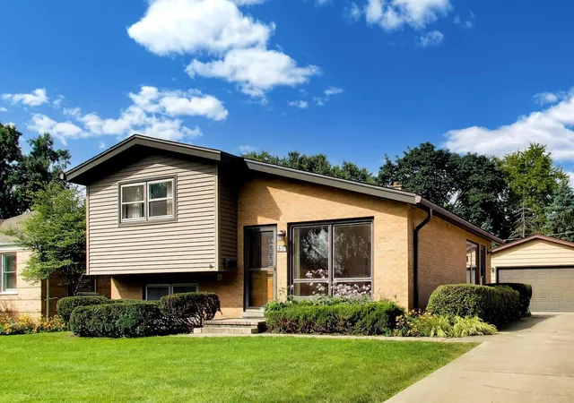 Photo 1 of Sale Pending at 138 N Elmwood Ave, Palatine, IL 60074 | MLS# 12733095 | Listing updated on 2026-09-28