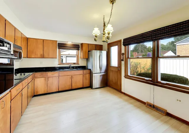 Photo 3 of Sale Pending at 138 N Elmwood Ave, Palatine, IL 60074 | MLS# 12733095 | Listing updated on 2026-09-28