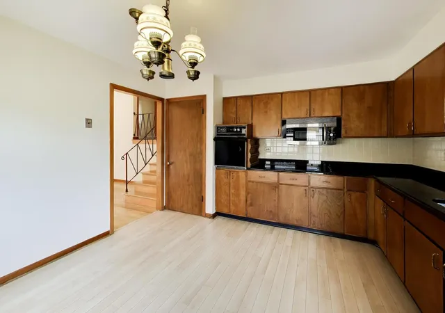 Photo 4 of Sale Pending at 138 N Elmwood Ave, Palatine, IL 60074 | MLS# 12733095 | Listing updated on 2026-09-28