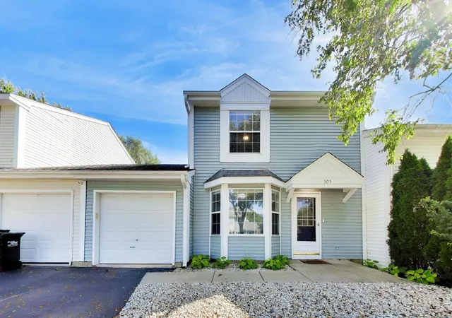 Photo 1 of Townhouse for sale at 505 Newbury Dr, Island Lake, IL 60042 | MLS# 12733125 | Listing updated on 2026-10-03