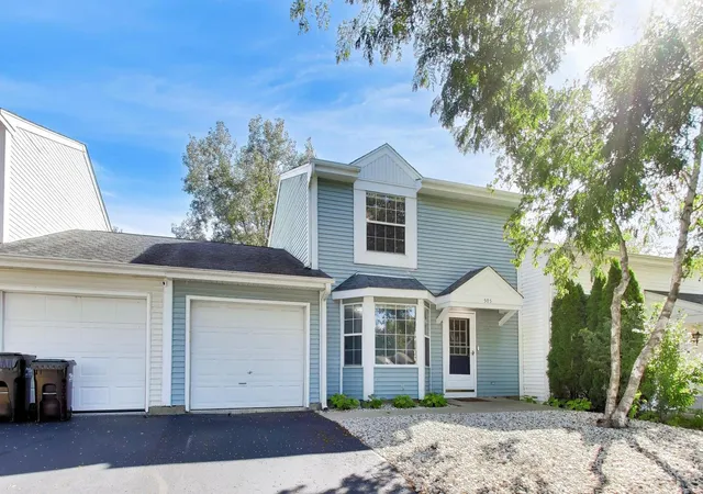 Photo 2 of Townhouse for sale at 505 Newbury Dr, Island Lake, IL 60042 | MLS# 12733125 | Listing updated on 2026-10-03