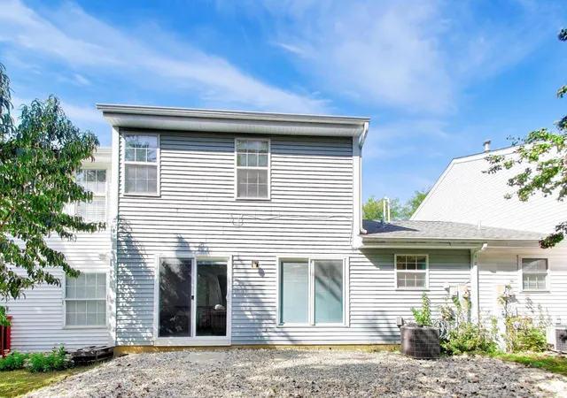 Photo 27 of Townhouse for sale at 505 Newbury Dr, Island Lake, IL 60042 | MLS# 12733125 | Listing updated on 2026-10-03