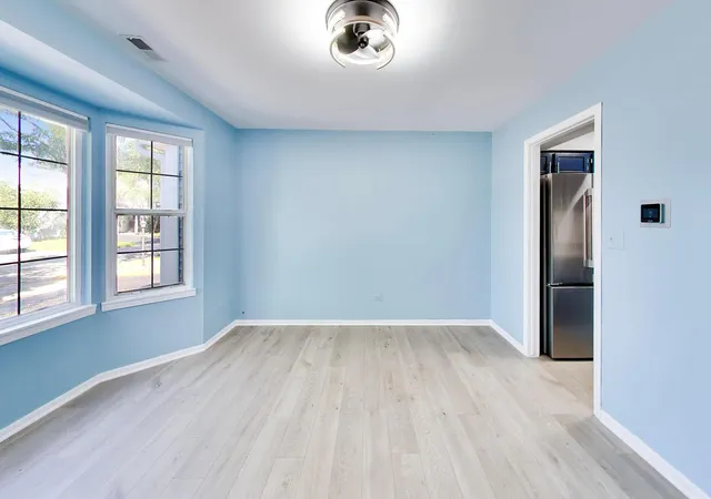 Photo 4 of Townhouse for sale at 505 Newbury Dr, Island Lake, IL 60042 | MLS# 12733125 | Listing updated on 2026-10-03