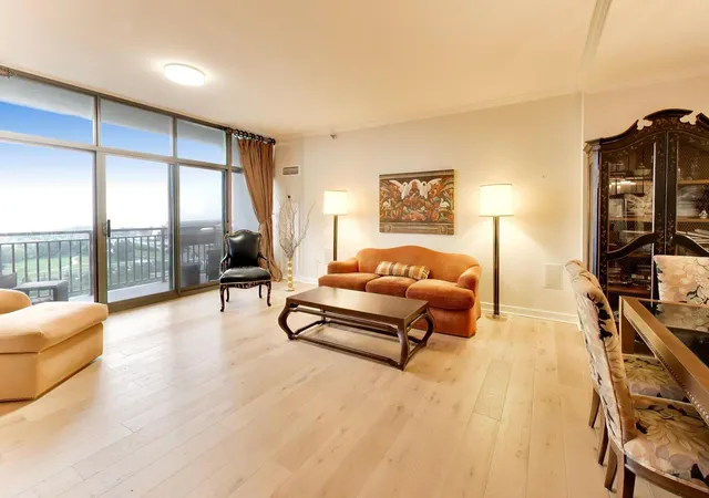 Listing Photo 4 - Condo for sale in building located at 1335 S Prairie Ave, Chicago, IL 60605 - Unit #1702