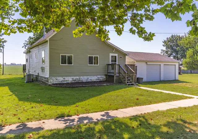 Photo 2 of Single family home for sale at 55 Maple St, Saunemin, IL 61769 | MLS# 12733156 | Listing updated on 2026-09-15