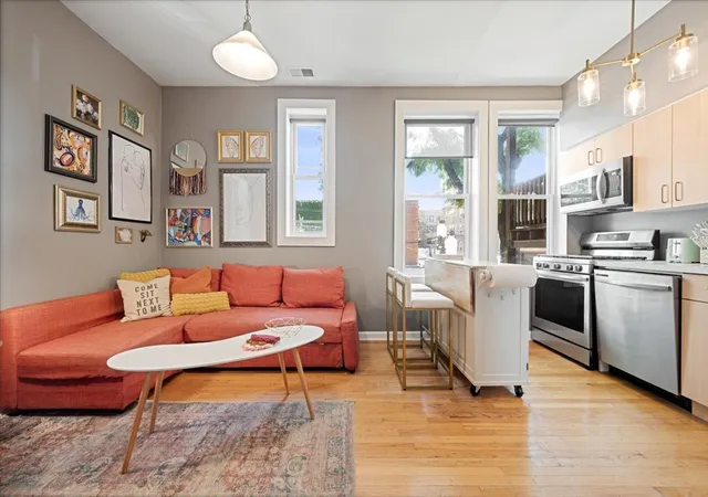 Photo 2 of Condo for sale at 4053 N Sheridan Rd #3, Chicago, IL 60613 | MLS# 12733203 | Listing updated on 2026-09-15