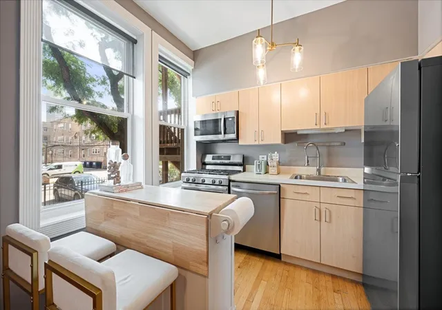 Photo 4 of Condo for sale at 4053 N Sheridan Rd #3, Chicago, IL 60613 | MLS# 12733203 | Listing updated on 2026-09-15
