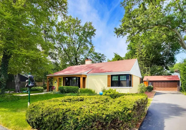 Photo 2 of Sale Pending at 1353 Golf Ave, Highland Park, IL 60035 | MLS# 12733411 | Listing updated on 2026-10-05