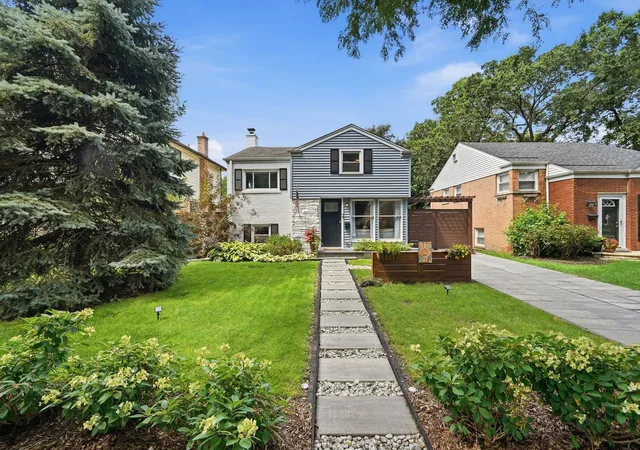 Photo 1 of Single family home for sale at 704 Long Rd, Glenview, IL 60025 | MLS# 12733576 | Listing updated on 2026-09-23
