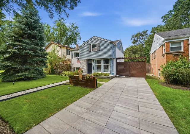 Photo 2 of Single family home for sale at 704 Long Rd, Glenview, IL 60025 | MLS# 12733576 | Listing updated on 2026-09-23
