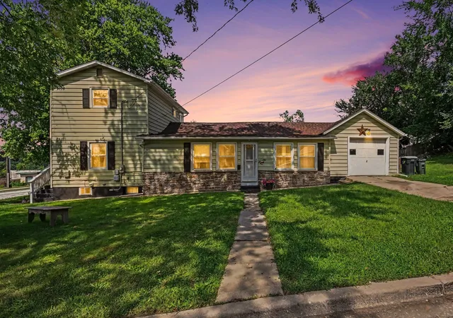 Photo 1 of Single family home for sale at 404 N River St, Batavia, IL 60510 | MLS# 12734001 | Listing updated on 2026-10-06