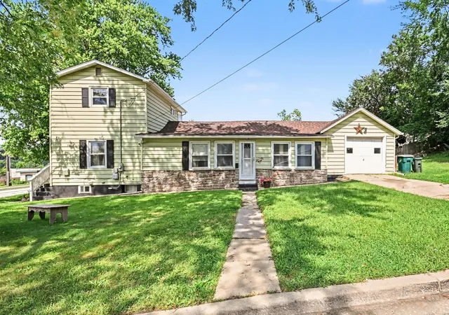 Photo 2 of Single family home for sale at 404 N River St, Batavia, IL 60510 | MLS# 12734001 | Listing updated on 2026-10-06