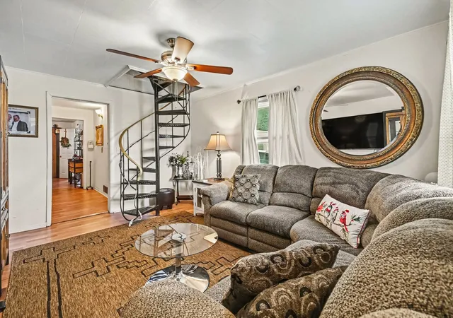 Photo 4 of Single family home for sale at 404 N River St, Batavia, IL 60510 | MLS# 12734001 | Listing updated on 2026-10-06