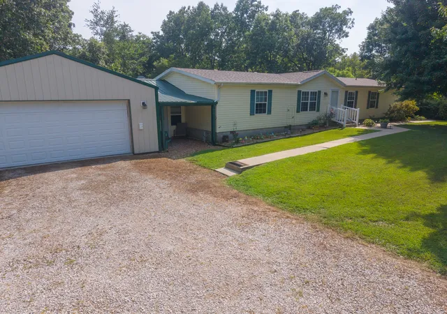 Photo 2 of Sale Pending at 572 Gerrish Rd, Patoka, IL 62875 | MLS# 12734115 | Listing updated on 2026-09-11