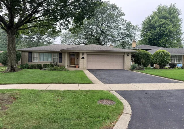 Photo 1 of Single family home for sale at 810 S We Go Trl, Mount Prospect, IL 60056 | MLS# 12734128 | Listing updated on 2026-09-15