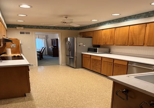 Photo 4 of Single family home for sale at 810 S We Go Trl, Mount Prospect, IL 60056 | MLS# 12734128 | Listing updated on 2026-09-15