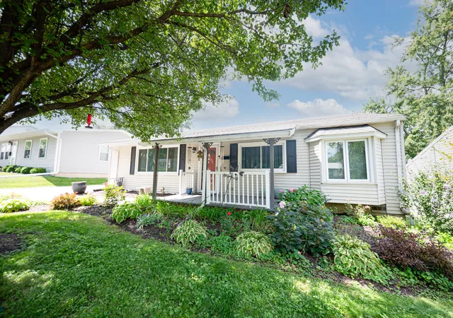 Photo 1 of Single family home for sale at 303 Macgregor Rd, Lockport, IL 60441 | MLS# 12734542 | Listing updated on 2026-09-11