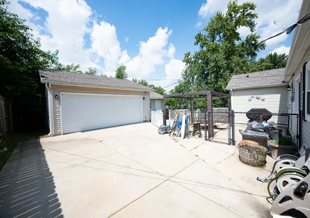 Photo 3 of Single family home for sale at 303 Macgregor Rd, Lockport, IL 60441 | MLS# 12734542 | Listing updated on 2026-09-11